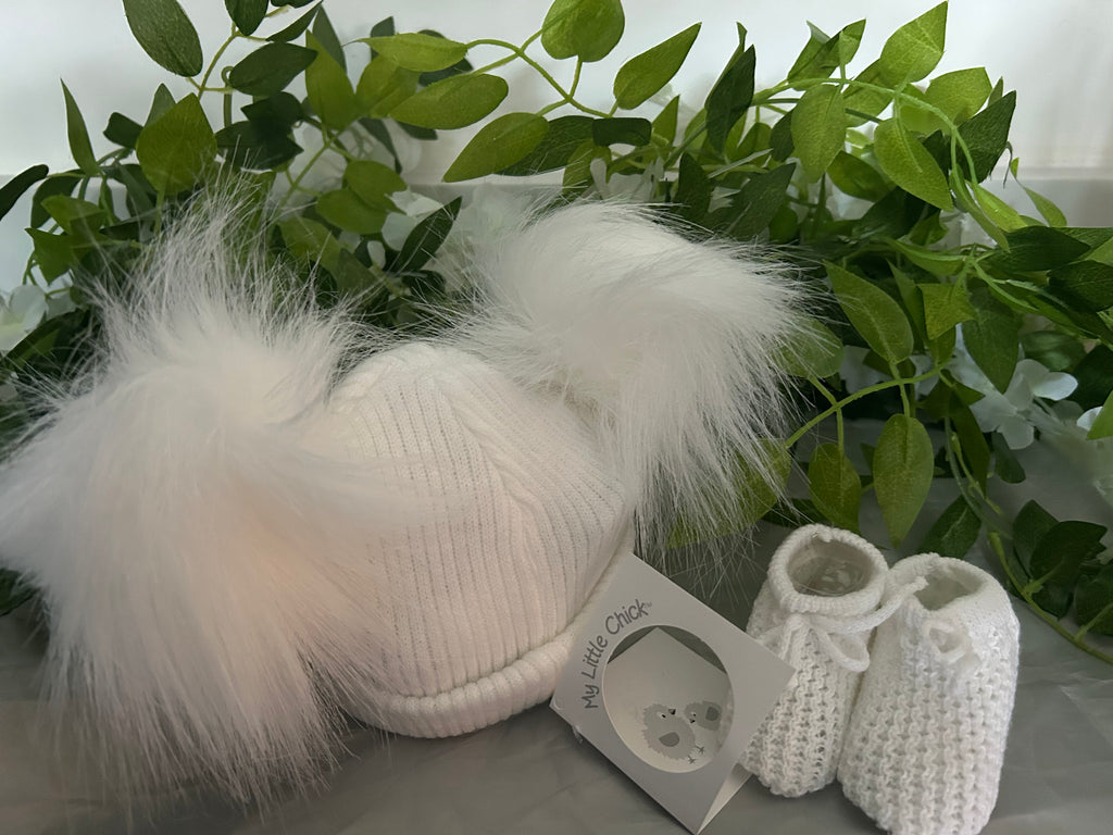 White Pom Pom hat